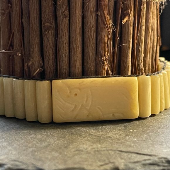 Beautiful simulated bone choker necklace with elephant engraved ties at back - Picture 7 of 8